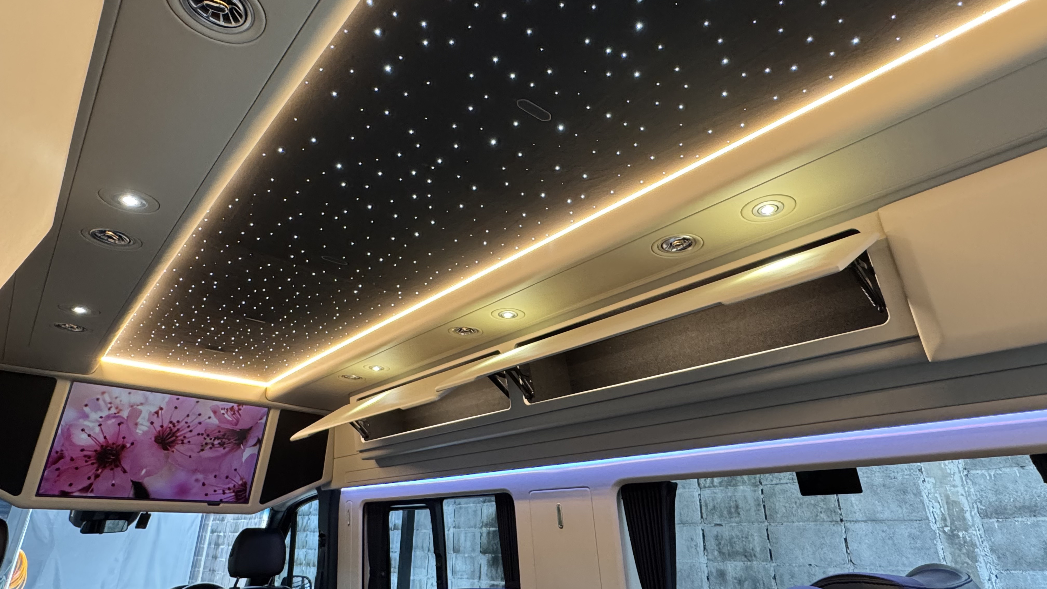 New Benz Sprinter 419 Model 2025 VVIP 10-13 Seats
