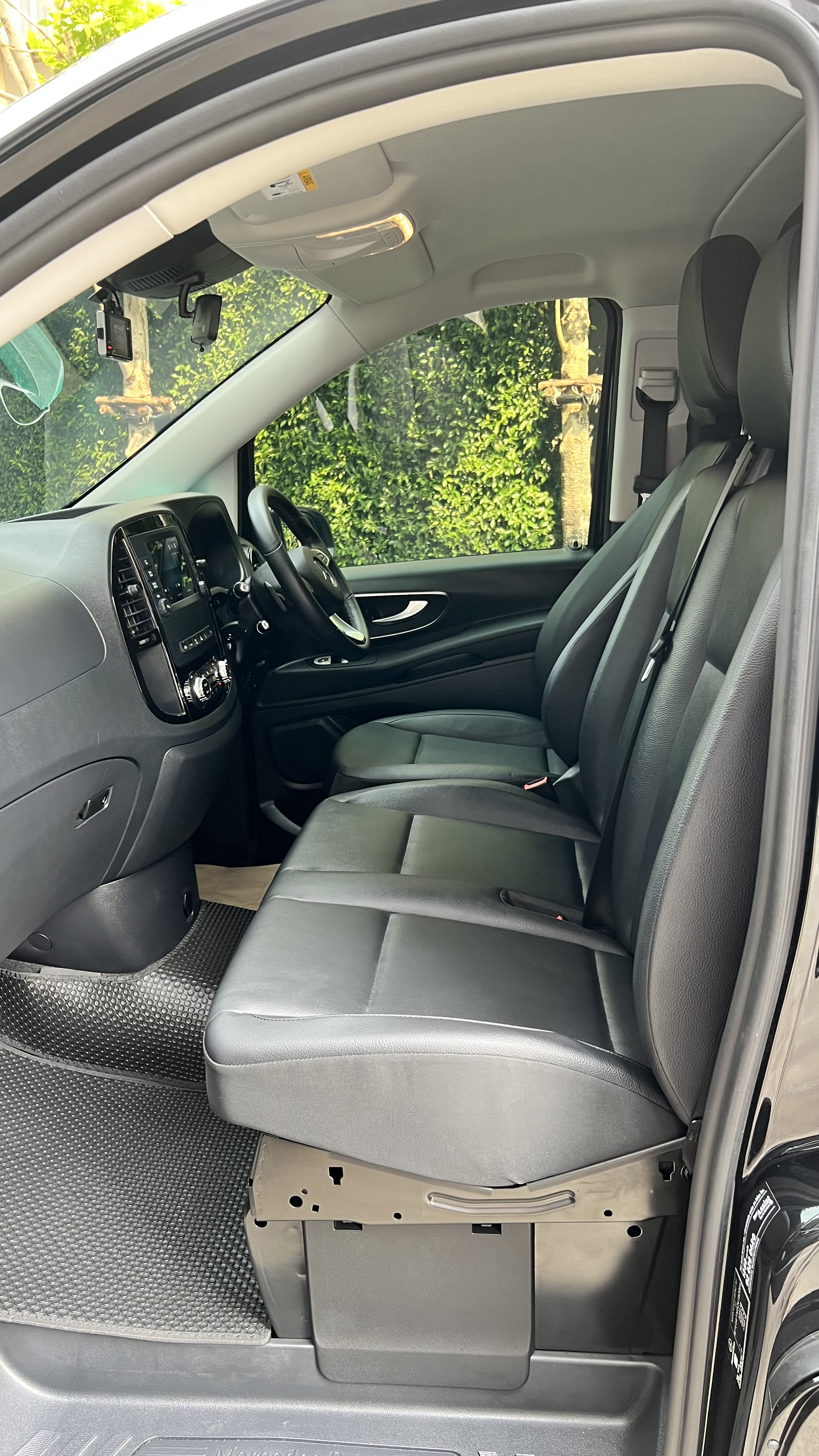 New Benz Vito 119 CDI Model 2023 VVIP 7 Seats
