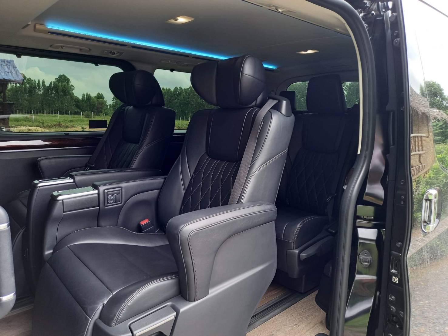 New Toyota Majesty Premium Model 2024 VIP 11 Seats