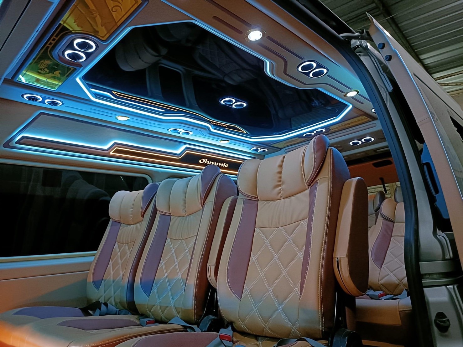 New Toyota Commuter Model 2023-2025 VIP 8-10 Seats