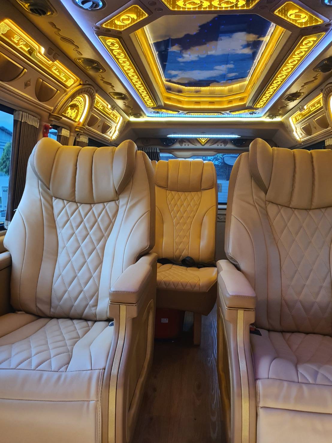 New Toyota Commuter Model 2023-2025 VIP 8-10 Seats